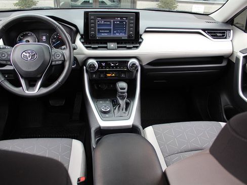 Used 2020 Toyota RAV4 XLE image 20