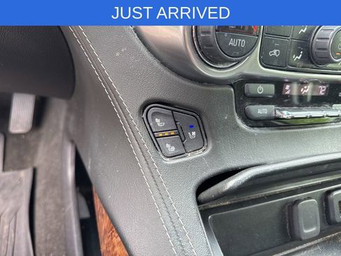 Used 2018 Chevrolet Suburban Premier AWD/4WD image 22
