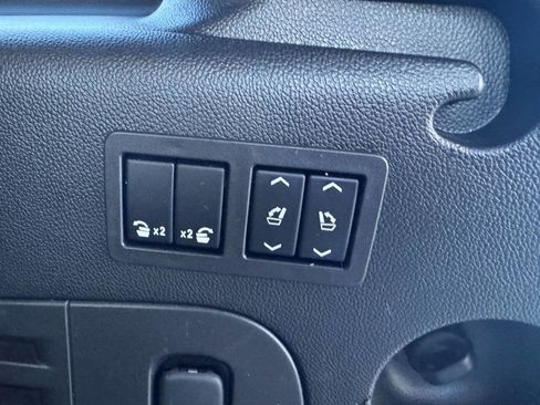 Used 2016 Cadillac Escalade ESV Platinum image 17