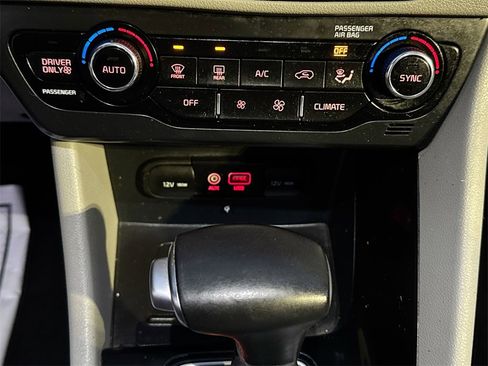 Used 2019 Kia Niro EX Premium w/ Sunroof Package image 25