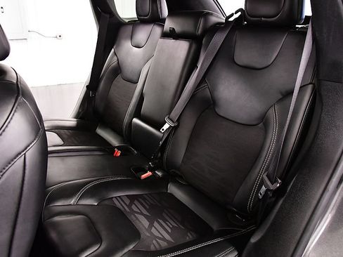 Used 2022 Jeep Cherokee Latitude AWD/4WD image 28