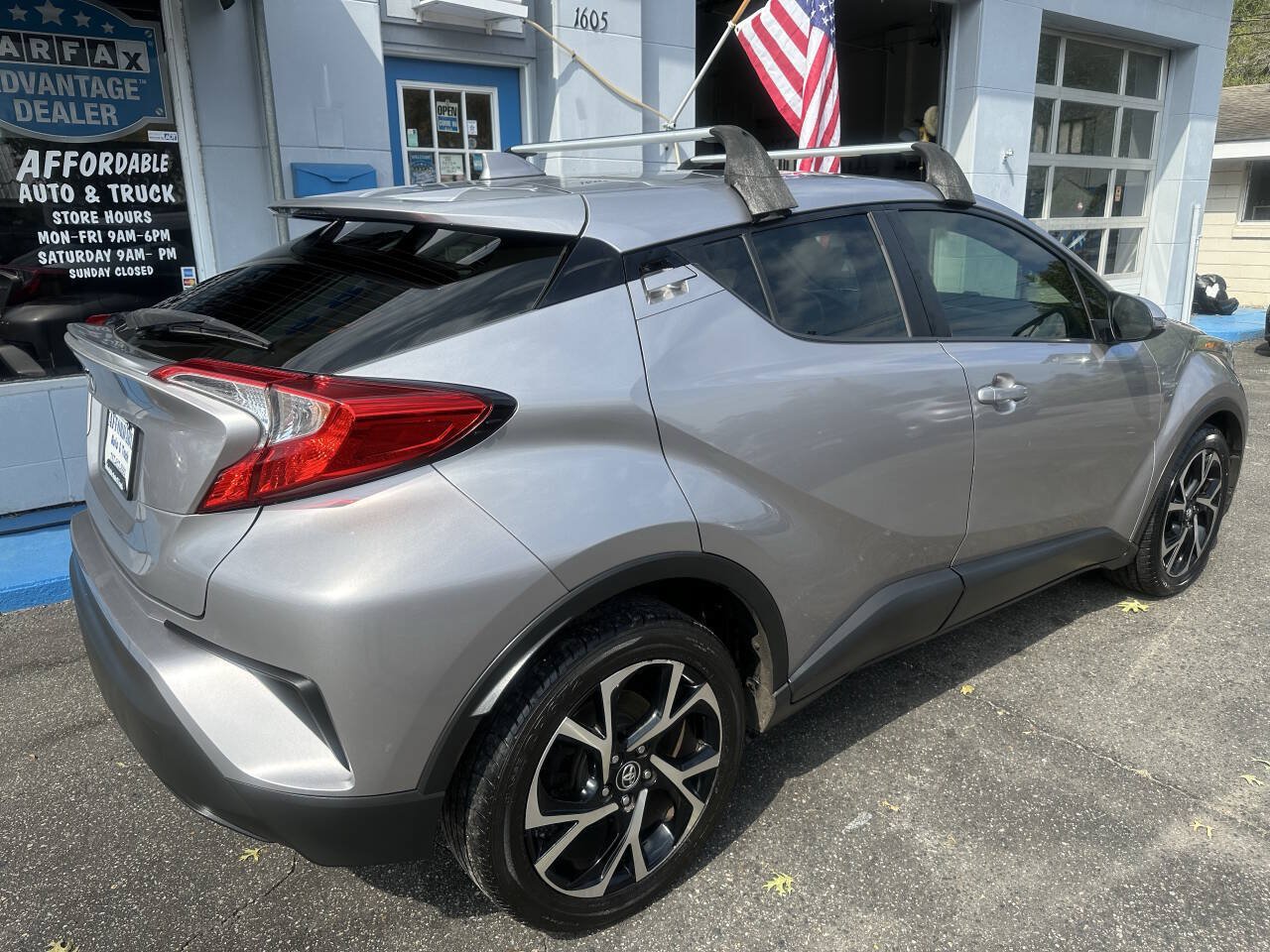 Used 2019 Toyota C-HR XLE FWD image 7