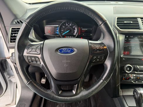 Used 2018 Ford Explorer XLT w/ Equipment Group 202A image 18