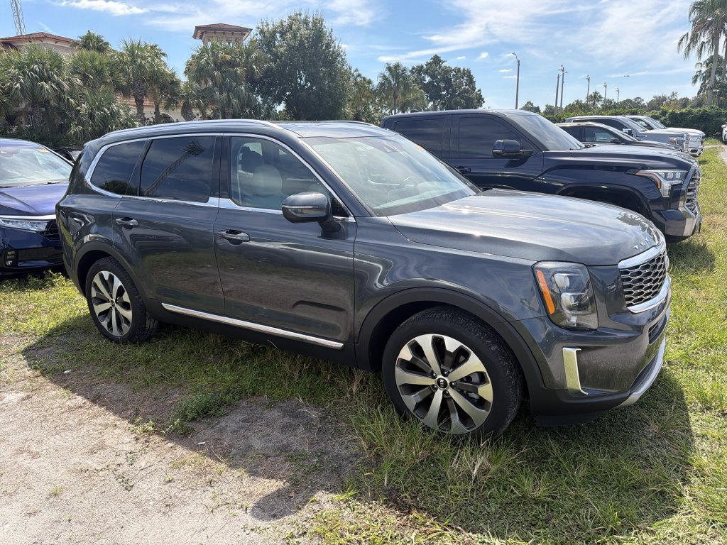 Used 2021 Kia Telluride EX w/ EX Premium Package FWD image 4