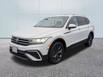Used 2022 Volkswagen Tiguan SE w/ Panoramic Sunroof Package