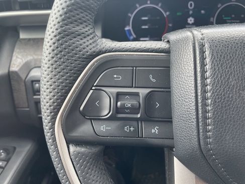 Used 2024 Toyota Tacoma Limited w/ Limited Package (LT) AWD/4WD image 18