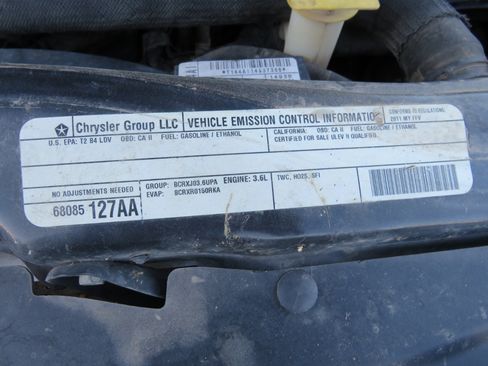 Used 2013 Chrysler Town & Country Touring image 32