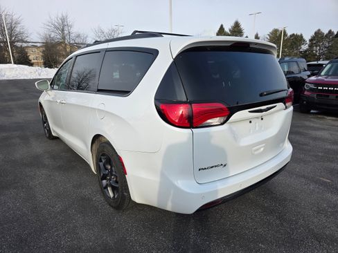 Used 2018 Chrysler Pacifica Touring-L Plus image 3