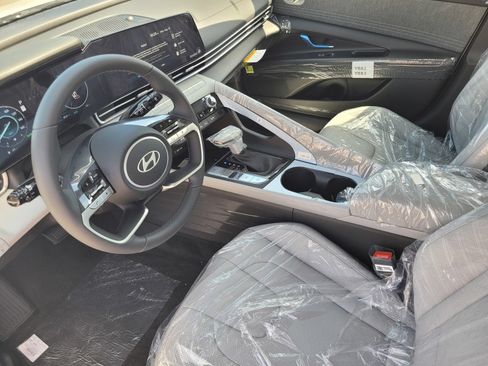New 2026 Hyundai Elantra Limited FWD image 16