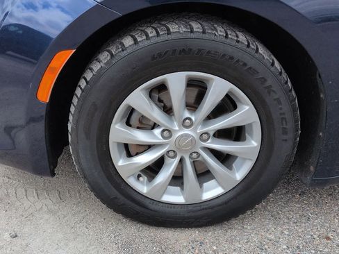 Used 2017 Chrysler Pacifica Touring-L FWD image 13
