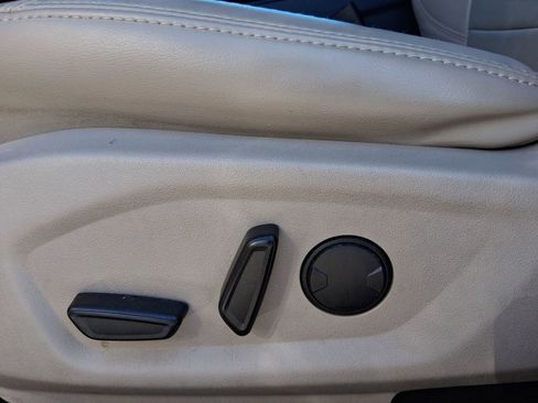 Used 2019 Ford Explorer XLT w/ Equipment Group 202A image 11