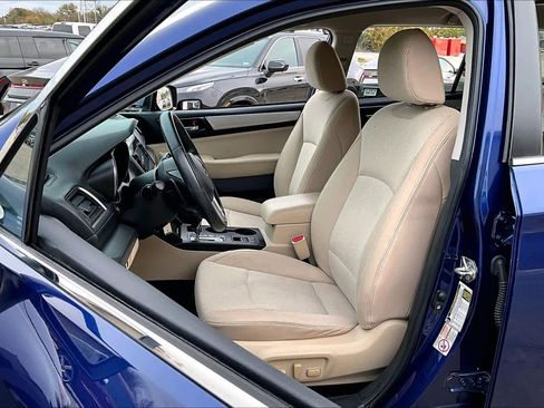 Used 2017 Subaru Outback 2.5i Premium image 7