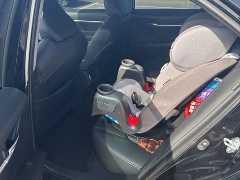 Used 2022 Toyota Camry SE image 10