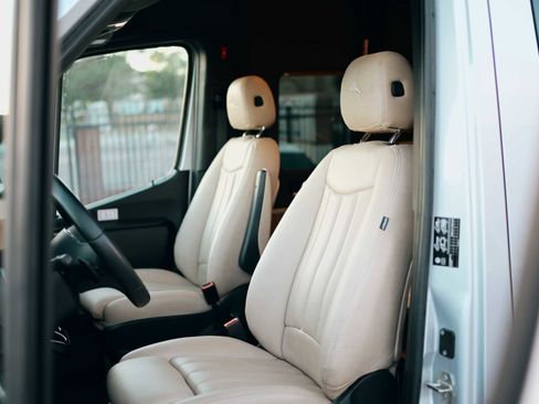 Used 2022 Mercedes-Benz Sprinter 3500 image 8