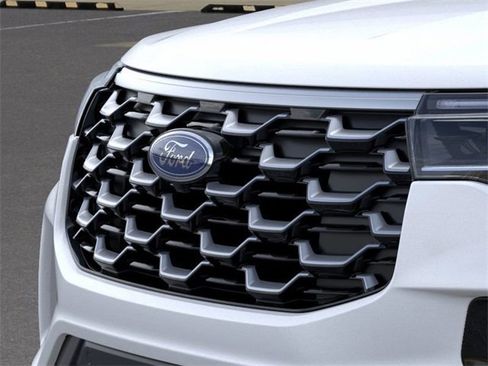 New 2025 Ford Explorer Platinum w/ Ultimate Package image 17