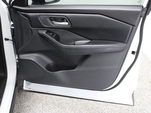 Used 2025 Nissan Rogue SV FWD image 35