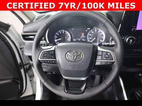 Used 2023 Toyota Highlander XLE FWD image 18