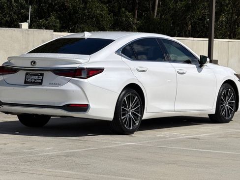 Used 2025 Lexus ES 300h w/ Premium Package image 8