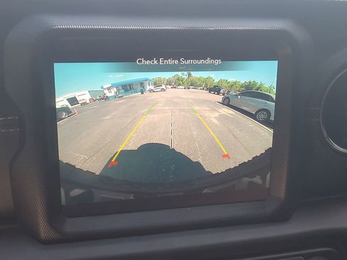 Used 2022 Jeep Wrangler Unlimited Sahara image 23