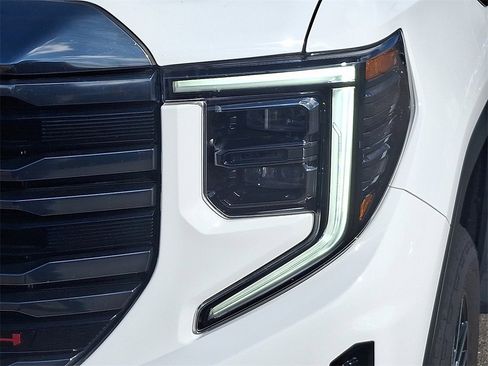 Used 2023 GMC Sierra 1500 AT4 w/ AT4 Premium Package image 9