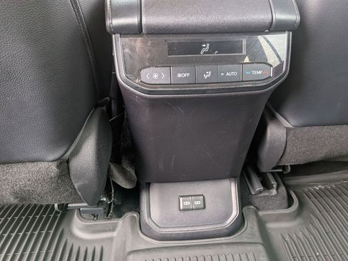 Certified 2022 Toyota Highlander XLE image 11