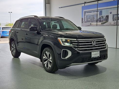 New 2026 Volkswagen Atlas SE FWD image 2