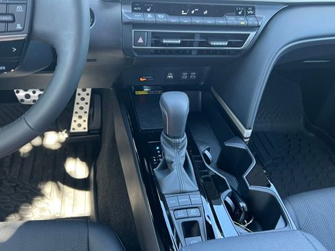 Used 2026 Toyota Camry XLE AWD/4WD image 21