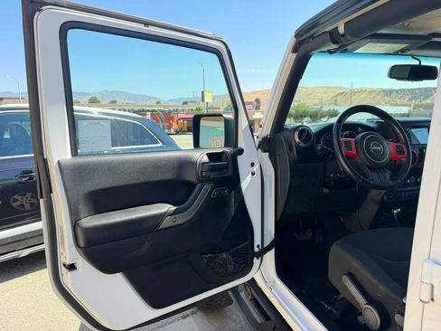 Used 2015 Jeep Wrangler Unlimited Sport w/ Quick Order Package 24S AWD/4WD image 9