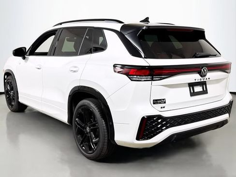 Used 2026 Volkswagen Tiguan SE R-Line FWD image 6