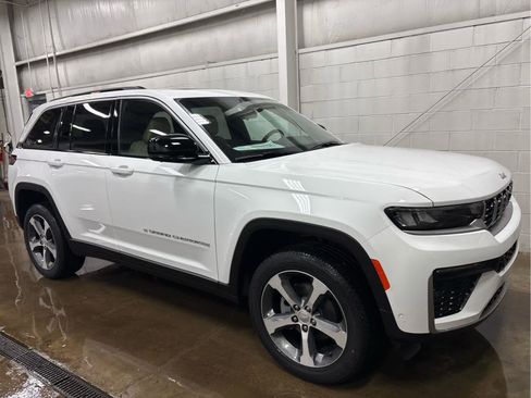 New 2026 Jeep Grand Cherokee Limited AWD/4WD image 2