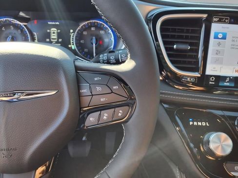 New 2026 Chrysler Pacifica Limited w/ S Appearance Package image 10