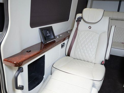 Used 2019 Mercedes-Benz Sprinter 2500 w/ Premium Package image 34
