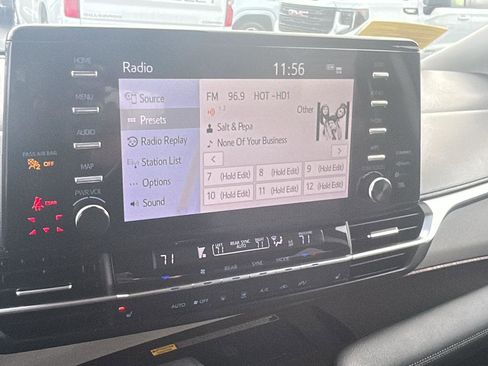 Used 2023 Toyota Sienna XLE image 21