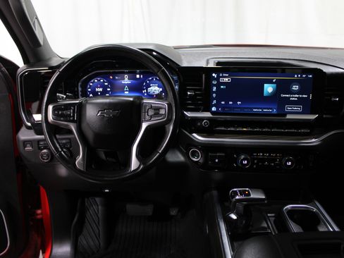 Used 2022 Chevrolet Silverado 1500 RST image 2