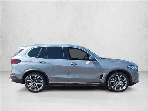 Used 2025 BMW X5 sDrive40i w/ Premium Package RWD image 4