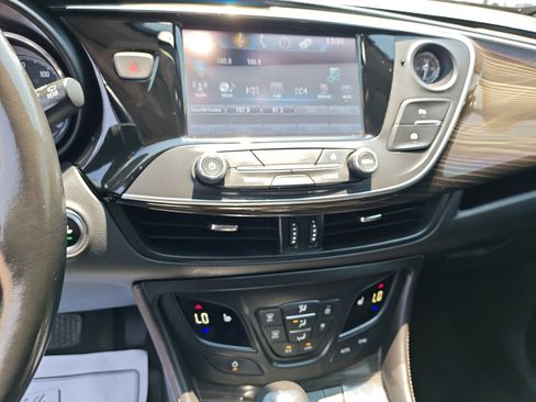 Used 2020 Buick Envision Essence AWD/4WD image 18