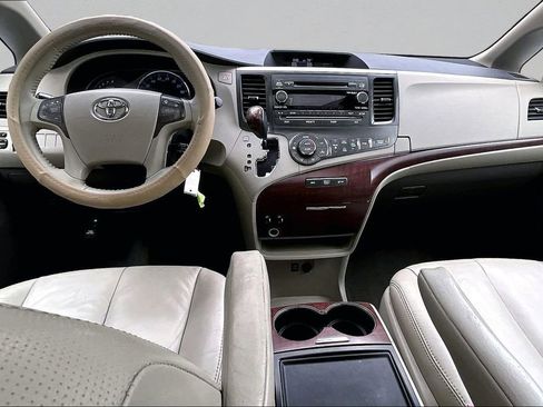 Used 2013 Toyota Sienna XLE FWD image 8