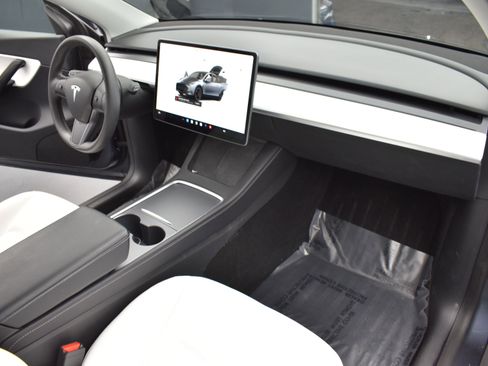 Used 2022 Tesla Model Y Performance image 7