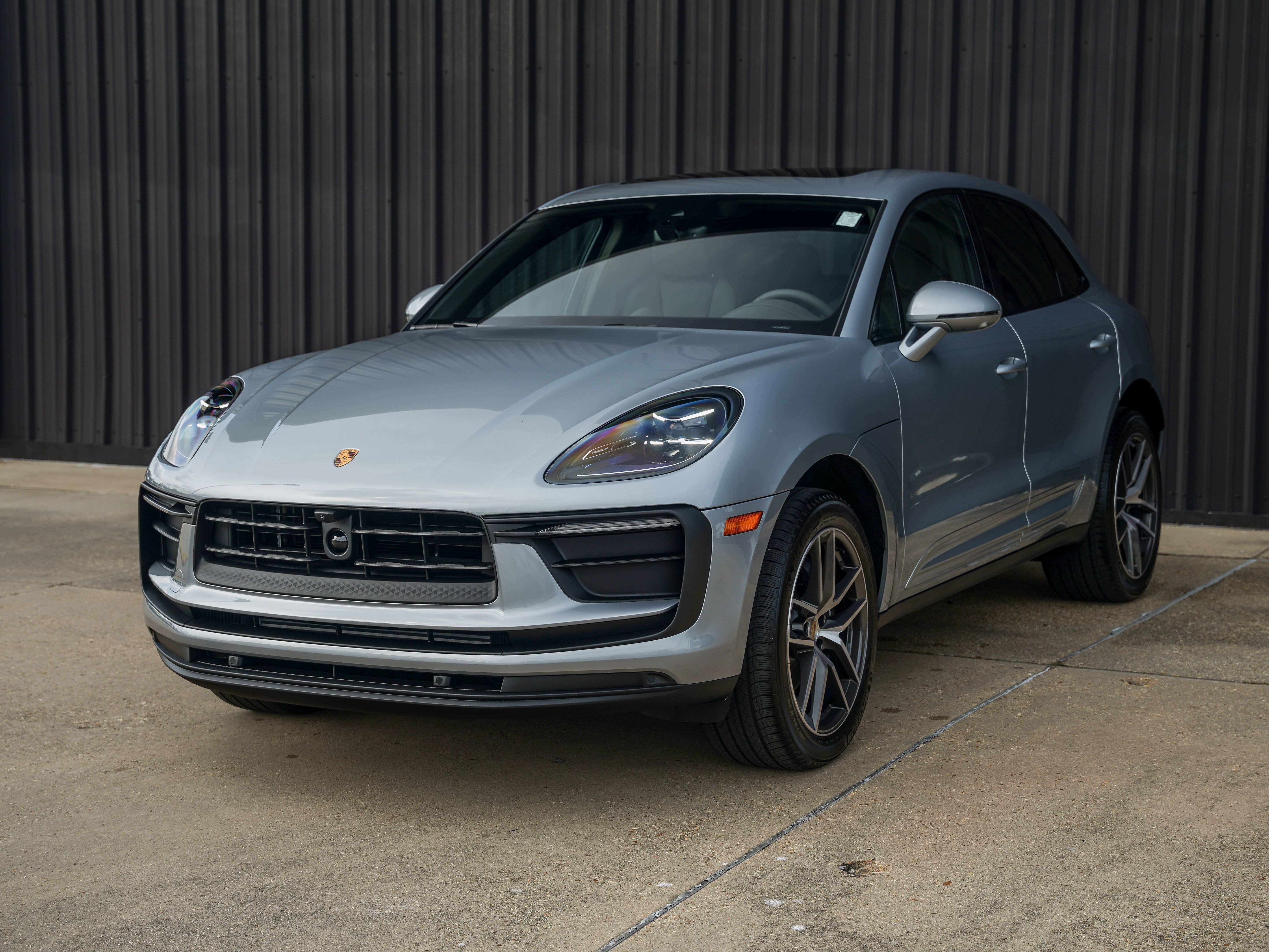 Certified 2026 Porsche Macan AWD/4WD image 8