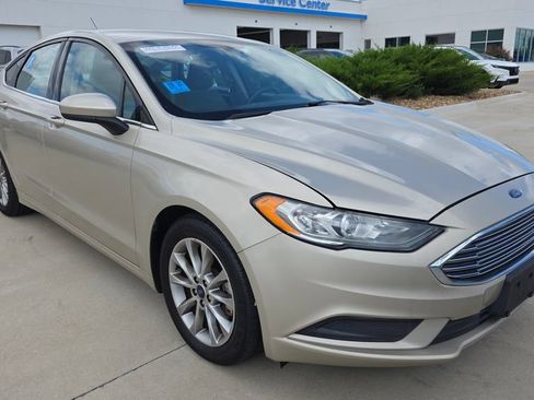 Used 2017 Ford Fusion SE w/ Fusion SE Technology Package FWD image 7