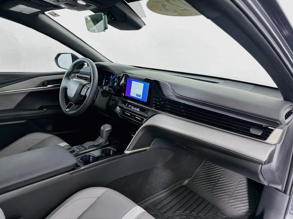 Used 2025 Toyota Camry SE FWD image 31