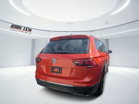Used 2018 Volkswagen Tiguan SEL image 2
