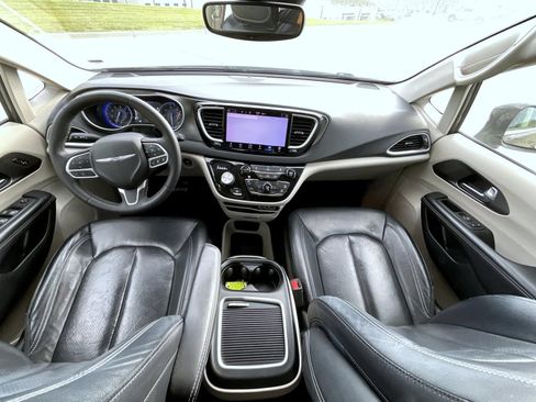 Used 2022 Chrysler Pacifica Touring-L FWD image 15