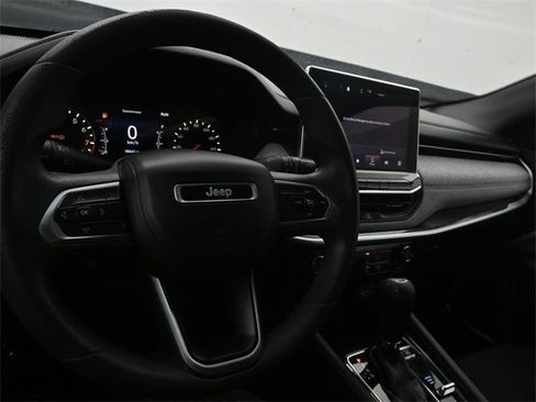 Used 2023 Jeep Compass Sport image 10