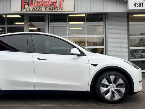 Used 2022 Tesla Model Y Long Range image 10