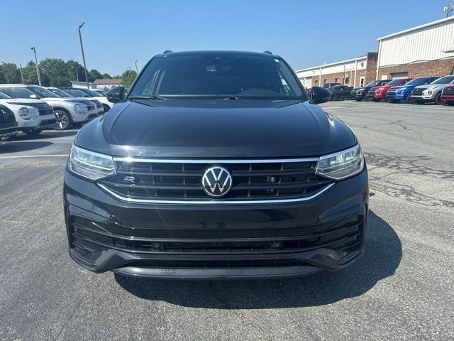 Used 2022 Volkswagen Tiguan SE R-Line FWD image 2