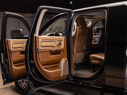 Used 2024 RAM 3500 Limited w/ Towing Technology Group image 27