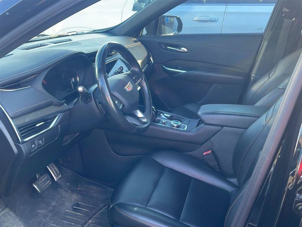 Used 2020 Cadillac XT4 Sport w/ Cold Weather Package FWD image 5
