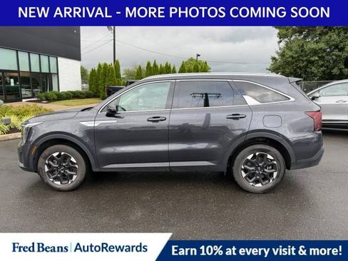 Used 2025 Kia Sorento S AWD/4WD image 4