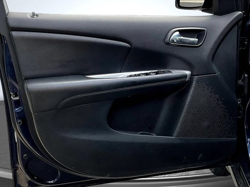 Used 2020 Dodge Journey SE w/ SE Popular Equipment Group FWD image 16